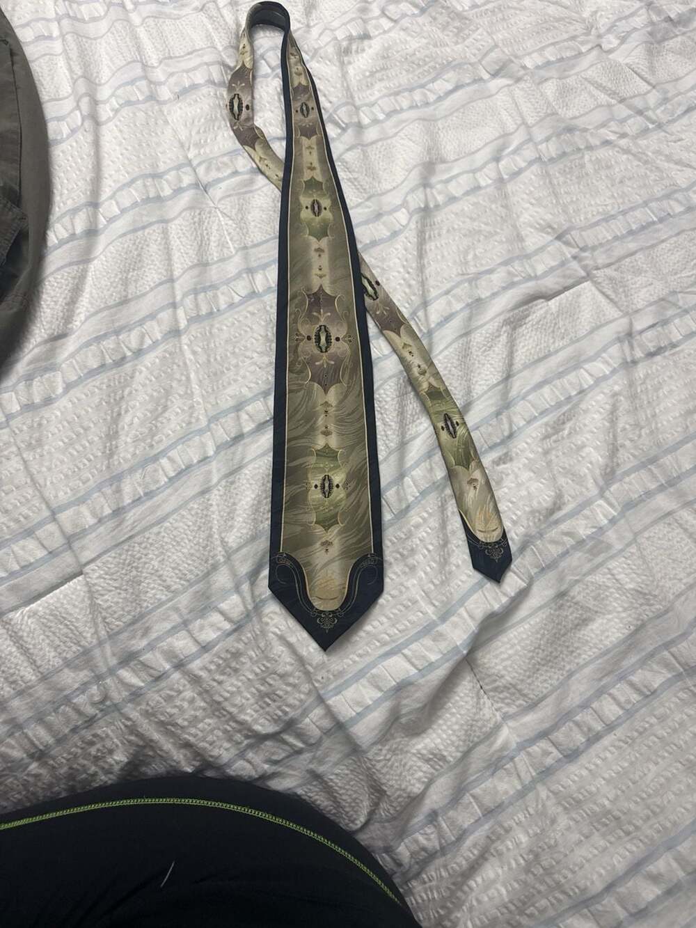 Di Mossio Green and Gold Ornate Art Deco Silk Tie